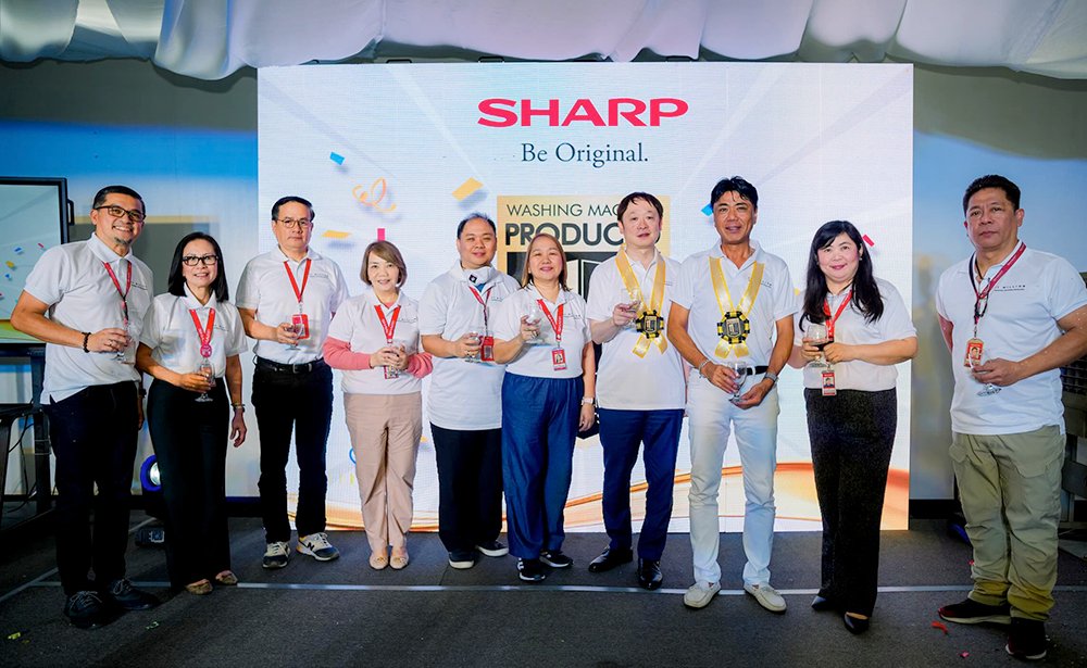 Sharp Milestone, 11 Millionth Washing Machine, Sharp, Sharp appliances, Sharp Philippines, washing machine, home, Filipino family, Philippines, wine toasting